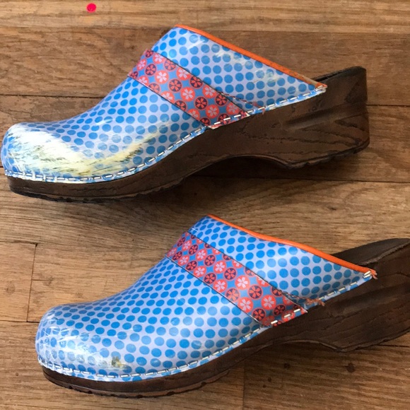 Clogs - Picture 2 of 3